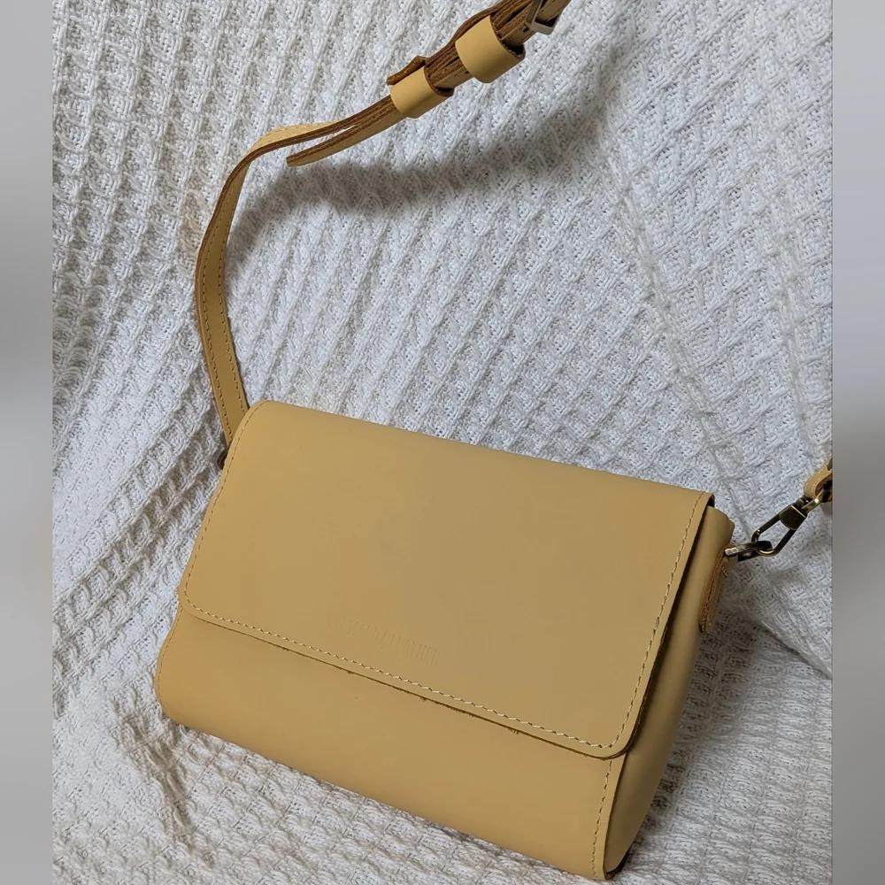 Portland Leather Yellow Crossbody Bag - Picture 6 of 8
